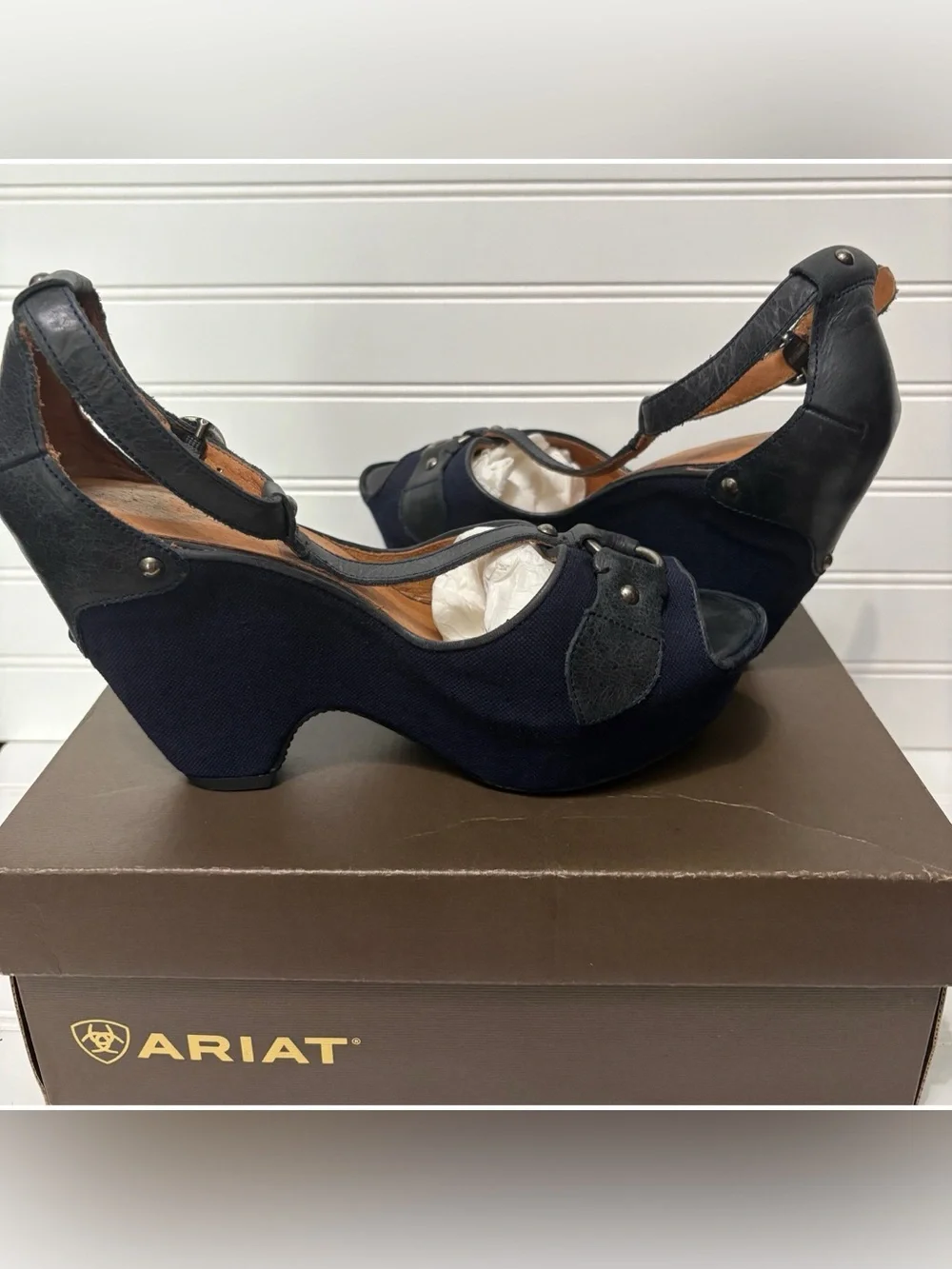 ARIAT Vista Midnight Blue Peep Toe Horsebit Wedge Heel Sandals Womens Size 9 NEW